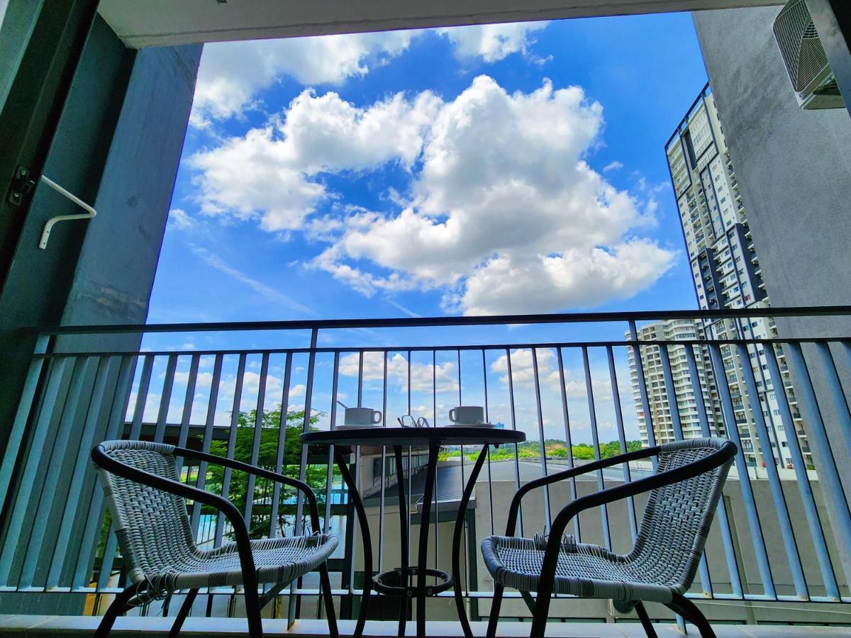 Klia Lili Residensi 5 Plus 2 Pax With Splendid Pool Nilai Buitenkant foto